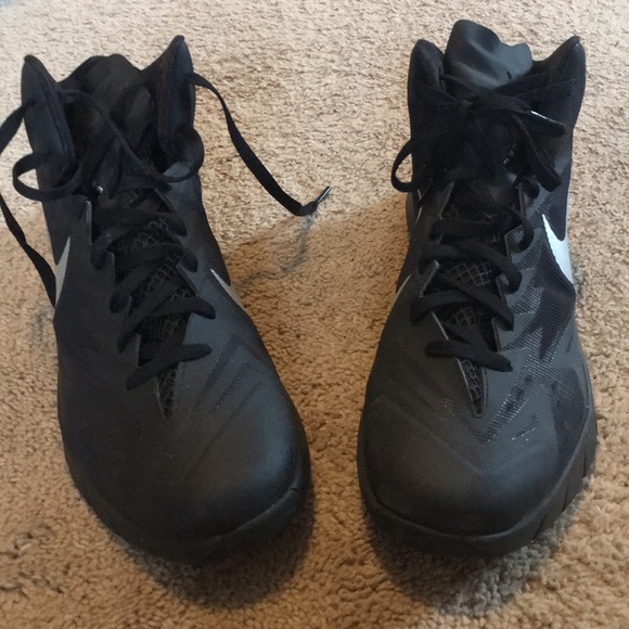 mid top tennis shoes